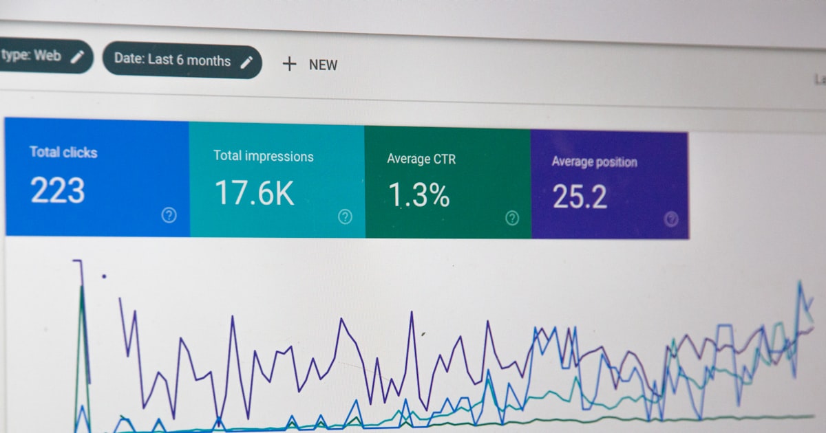 SEO Monitoring Dashboard fuer Google Updates ohne Aktionismus
